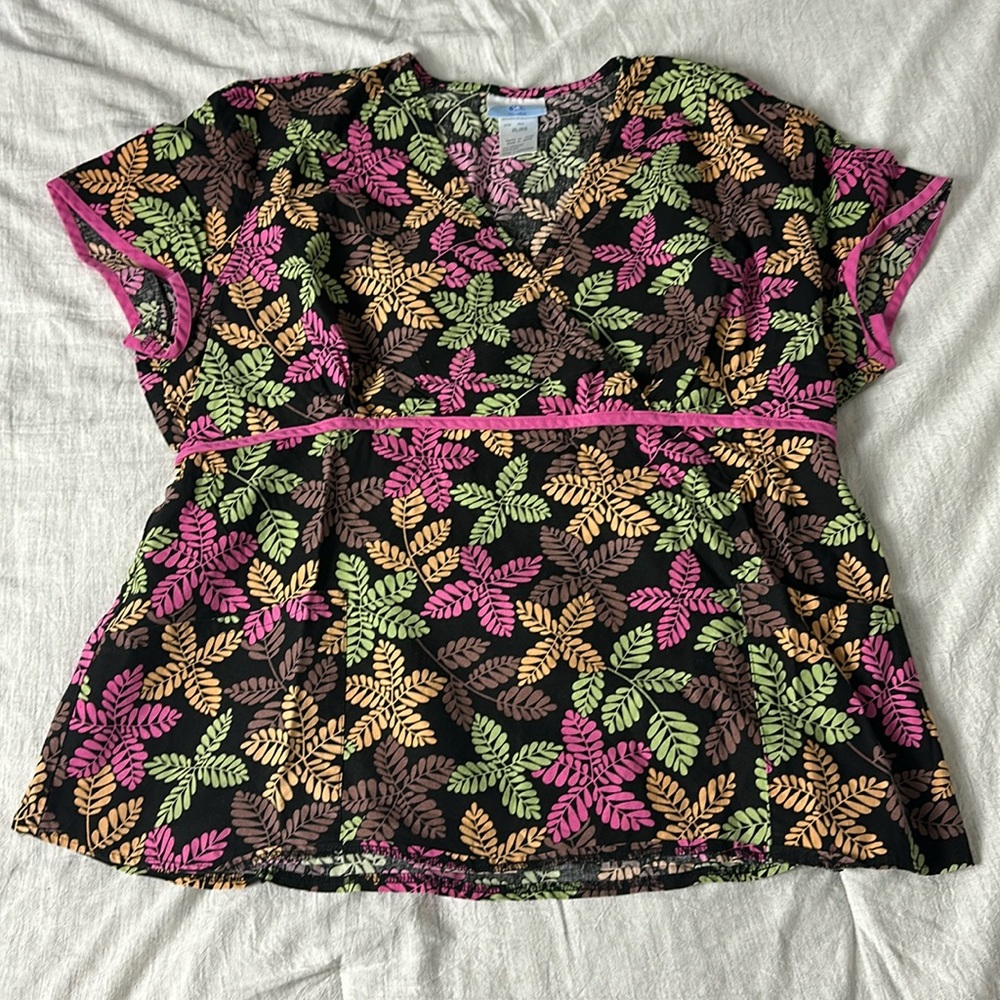 Nursing scrubs top floral design size XL